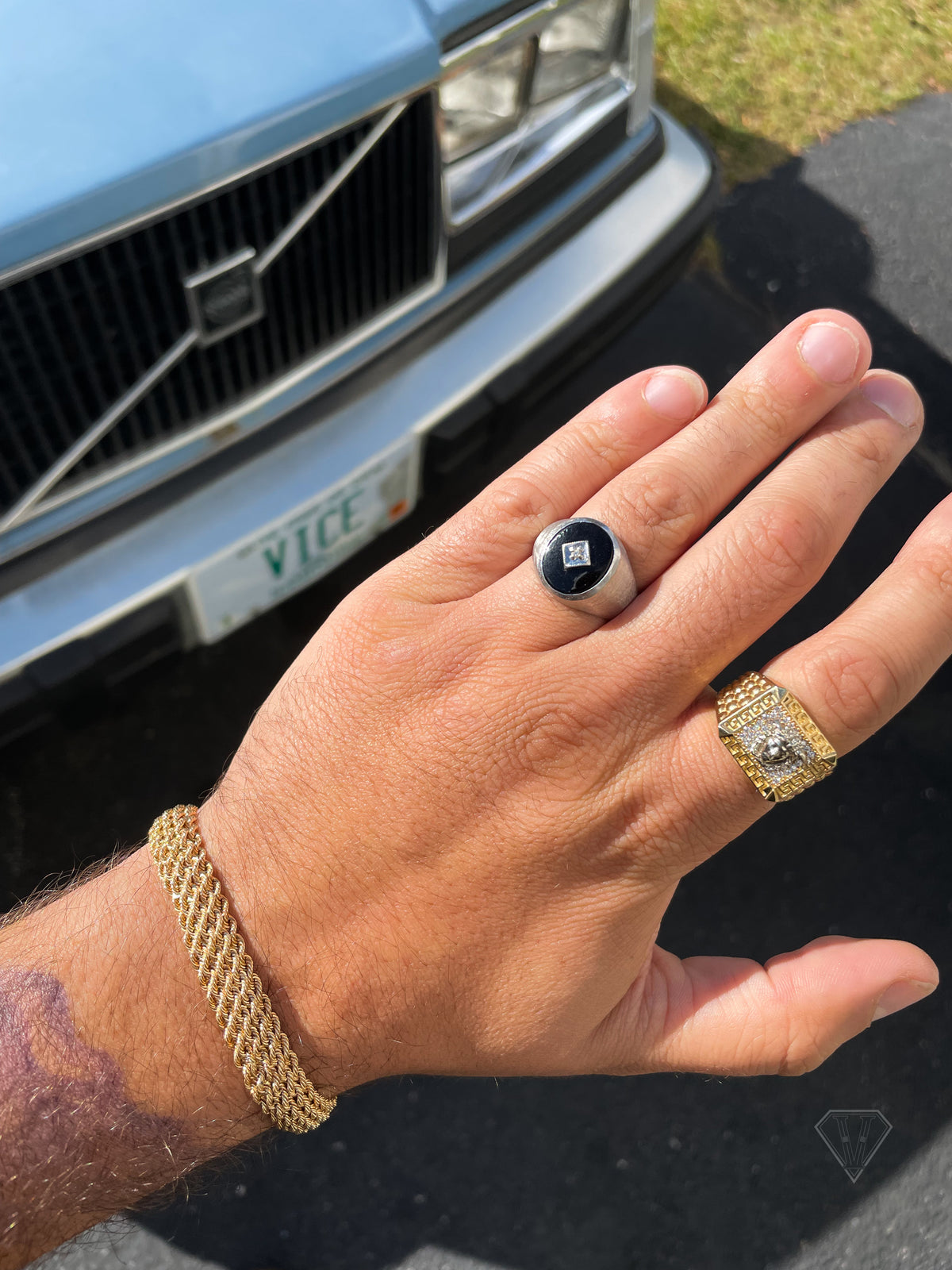 White Gold and Onyx Signet ring with Natural Diamond (10k WG, .015cttw)